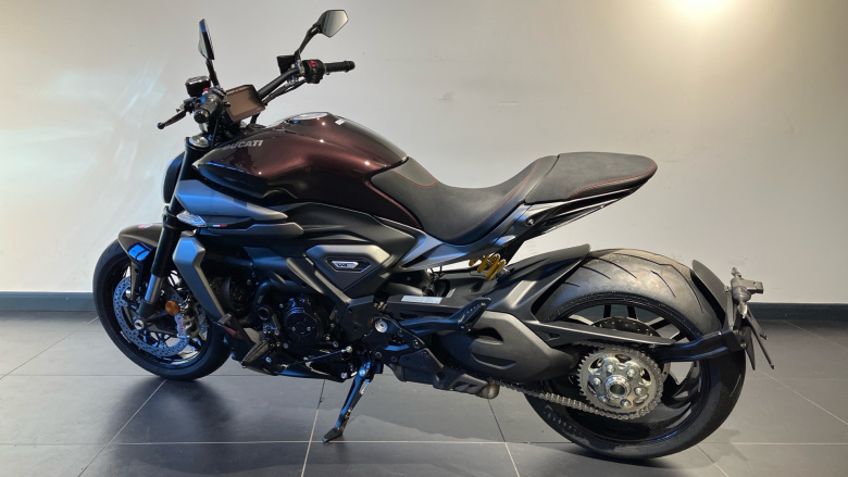 Ducati X Diavel V4 Burning Red (25MY)